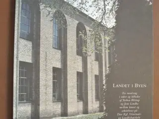 landet i byen, af torben weirup og jens lindhe, em