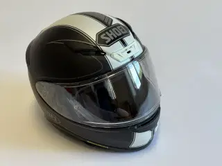 Shoei integralhjelm i mat sort og hvid farve