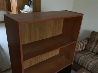 Bogreol - muligvis i teaktræ