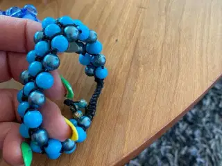 Nye knyttede armbånd