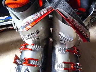 SUPER FLOTTE SKISTØVLER / SKI BOOTS SALOMON FALCON