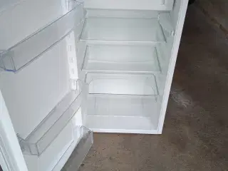 Køleskab med lille fryser 