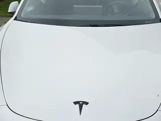Tesla 3, Long range 4-hjulstræk og træk.