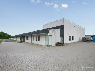 250 m2 lager samt 257 m2 kontor