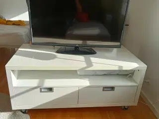 TV bænk hvid m. hylde og skuffer
