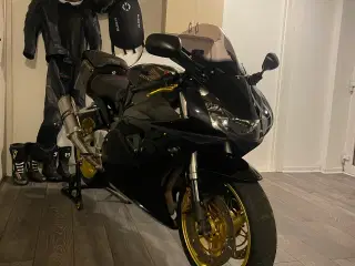 Honda cbr954 