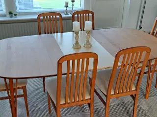 Spisebord fra gangsø møbelfabrik 