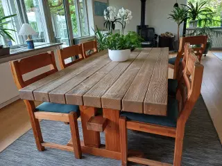 Chr.4 tal Spisebord med 6 stole