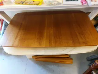 Spisebord og 6 stole