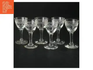 Sæt med seks små glas (str. 9 cm)