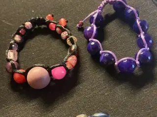 Nye knyttede armbånd