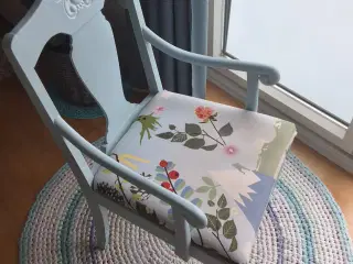 Elegant svensk antikstol til salg