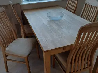 Spisebord med 6 stole 