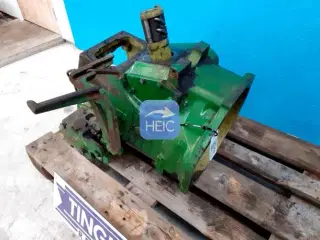 John Deere 2120 Koblingshus AT29710