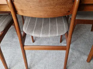 Spisbord med 6 stole fra Vejle stol og møbelfabrik