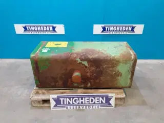 John Deere 1075 Dieseltank AZ25904