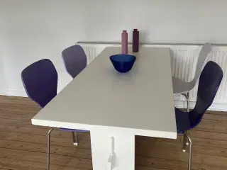 Spisebord og 4 stole