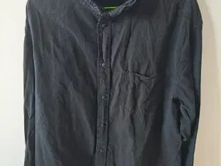 Sort skjorte fra H&M Divided str. XL ny.