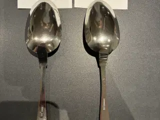 Gamle dobbeltriflet middagsskeer i sølv