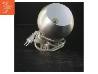 Bordlampe med poleret stål finish (str. 17x11 cm)