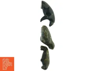 Grønlandica. Sæt af tre skulpturer af sæler og en isbjørn (str. 9x5,5 cm)