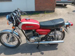 Suzuki gt 250 