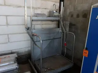 RUSTFRI ELEVATOR