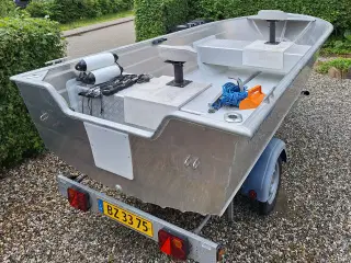 Alu. Fiske jolle ny 20 hk motor.