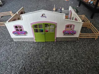 Schleich heste, stald, en masse tilbehør