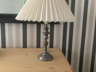 Bordlampe i tin eller tinlignende