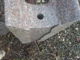 Granit sten til havedammen