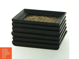 Sæt med seks fletdekorerede bordskånere (str. 10x10 cm)