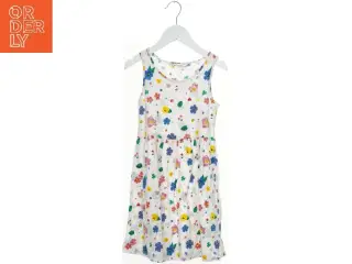 Sommerkjole med blomsterprint fra H&M (str. 128)
