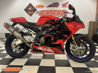 Aprilia RSV 1000 Factory