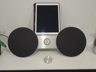 Lækker Bang og Olufsen højtaler med fjernbetjening