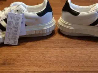 Helt nye adidas sneakers sko.