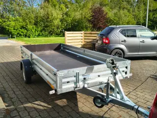 4 mdr gammel trailer med vip og spil