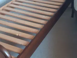 Senge, gamle med fransk flet i gavle