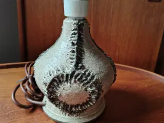 Flot keramik lampe fra Nyhus Potter