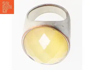 Sølvring med gul sten (str. 55 mm)