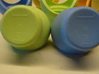 Tupperware æggebægre - sender gerne