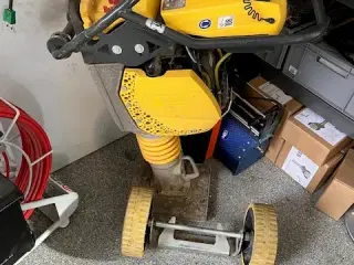 Jordstamper Bomag med transport hjul kørt 15 t