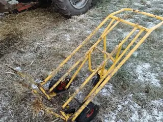 - - - Ballevogn med spyd	SÆLGES MOMSFRI