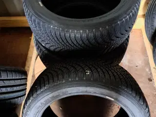 Fine helårsdæk 235/45/18 fra 2022