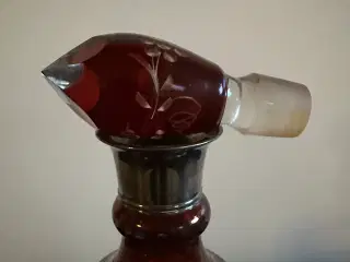 Glas karaffel med sølvkrave 