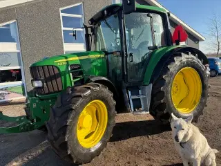 John Deere 6330 KUN 4200 TIMER, FRONTLIFT, LUFTANLÆG