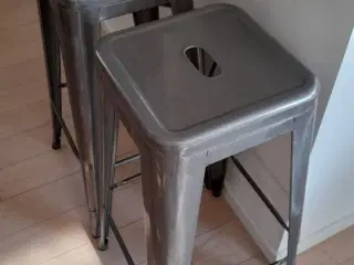 2 barstole, lakeret metal