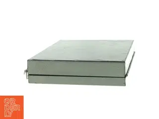 Lille grå metalkuffert (str. 23 x 17 x 4 cm)