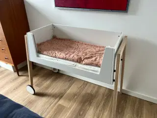 Leander Linea Bedside crib