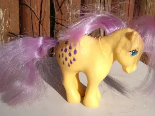 My Little Pony Lemon Drop fra 1982 med Tøj